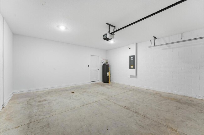 Building Photo - 5670 Nispero Wy