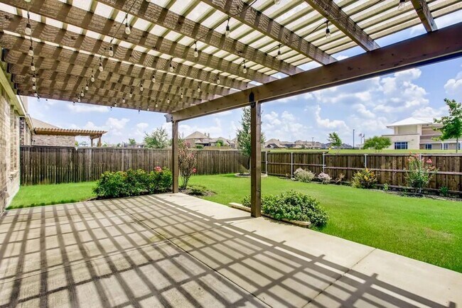 Building Photo - Charming 4-Bedroom Home in Devonshire with Spacious Living Areas and Gorgeous Backyard Oasis.