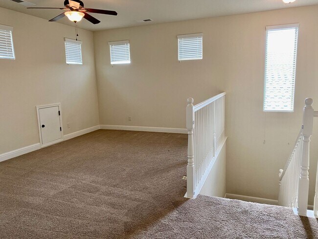 Building Photo - $3,150 Copper River, Beautiful 4 Bedroom -  E. Via Estrella Dr, Fresno / Gated Community