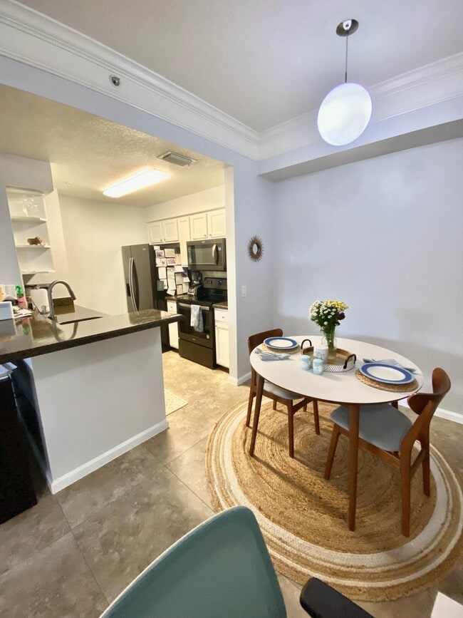 Building Photo - 1108 Myrtlewood Cir E