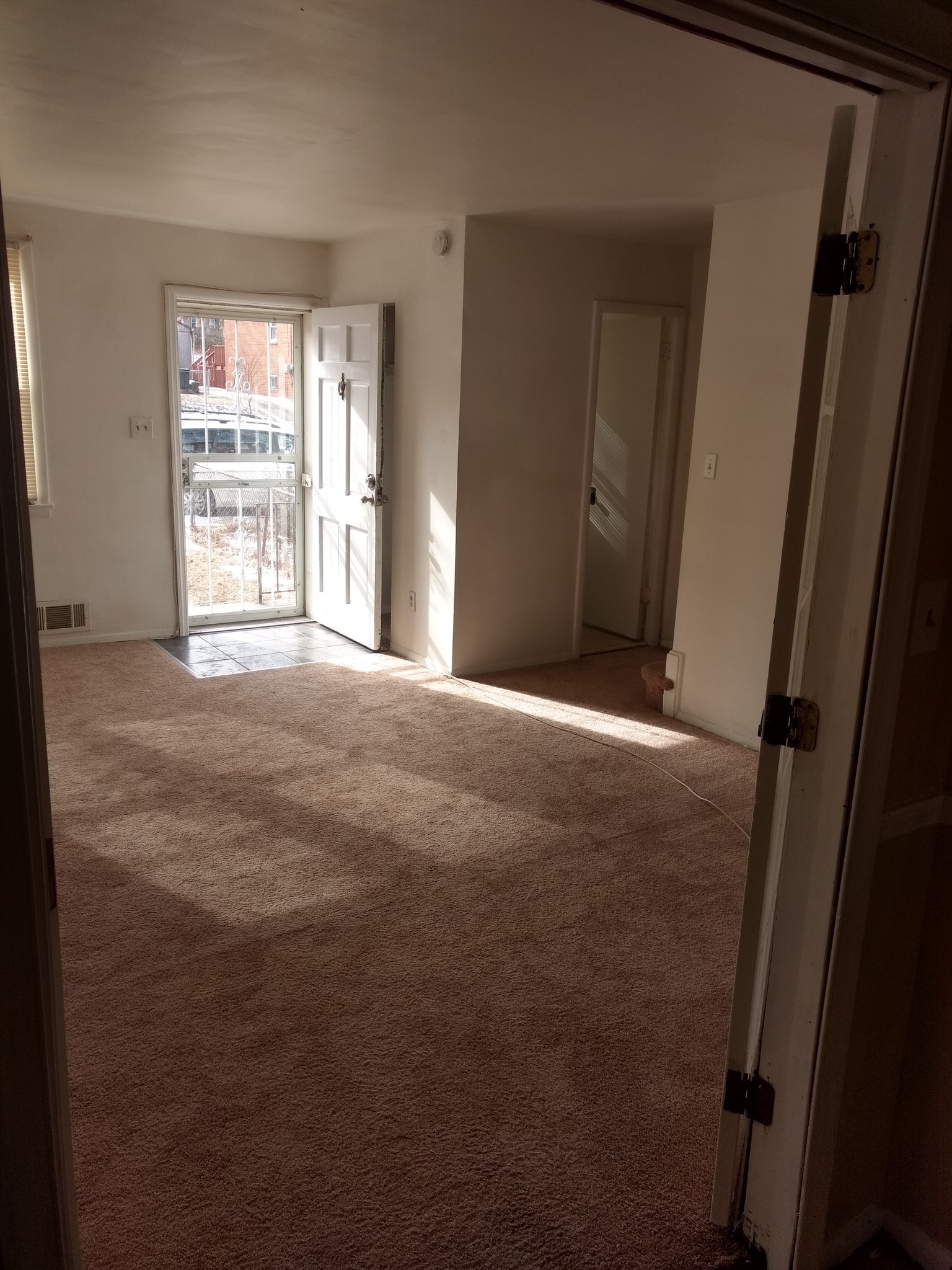 Familyroom - 828 Maury Ave