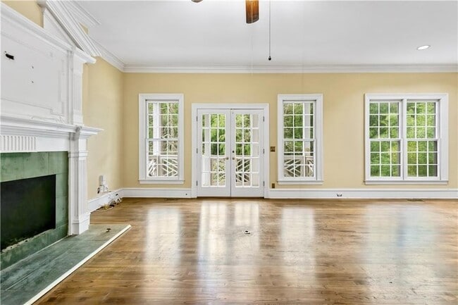 Building Photo - 430 W Wesley Rd NW