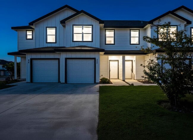 Building Photo - LOWEST PRICED!!!!!