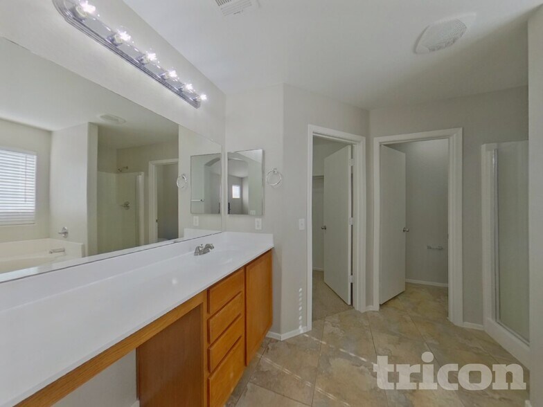 Building Photo - 35770 W Velazquez Dr