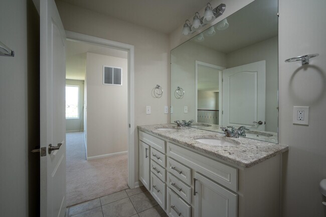 Building Photo - 2825 Dillon Dr