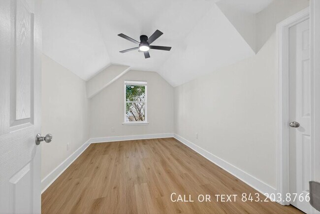 Building Photo - 955 Godber St