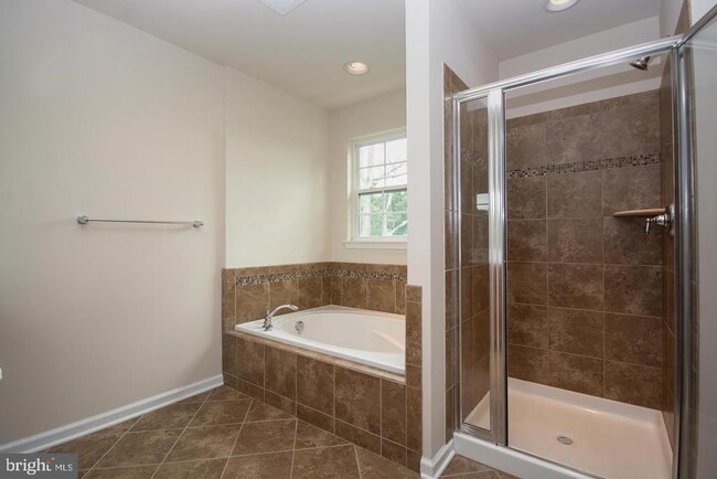 Building Photo - 405 Signal Ct