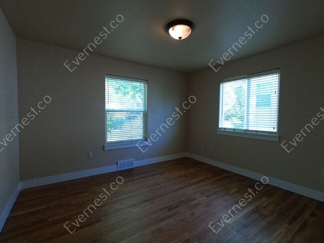 Building Photo - 2224 10th Ave