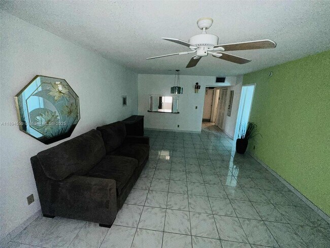 Building Photo - 215 SE 3rd Ave