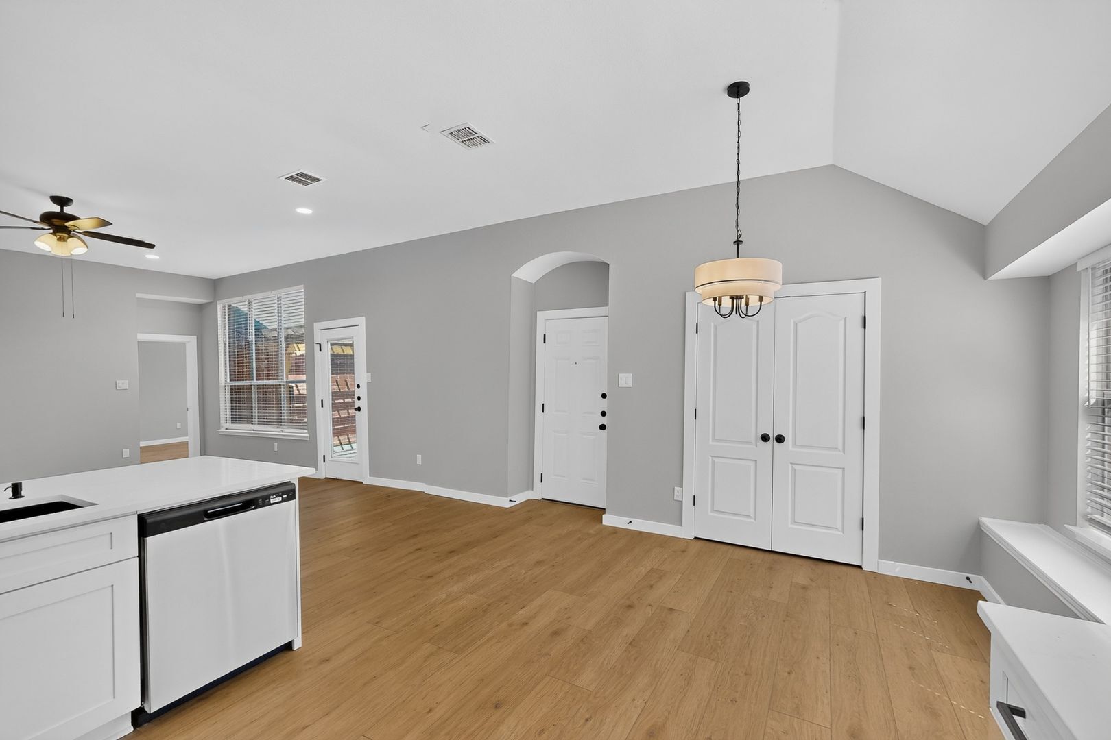 Building Photo - 11112 Amber Valley Dr