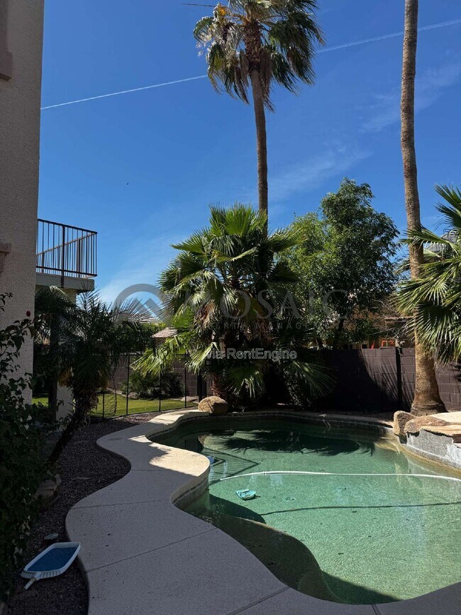 Building Photo - 3356 E Mayberry Ave