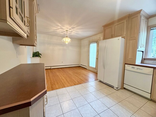 Building Photo - 3 Bedroom 1.5 Bathroom in Harrisburg -Cent...