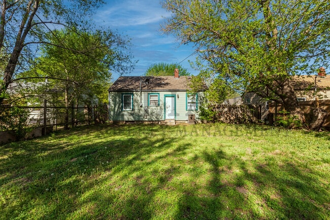 Building Photo - 1912 N Hood St