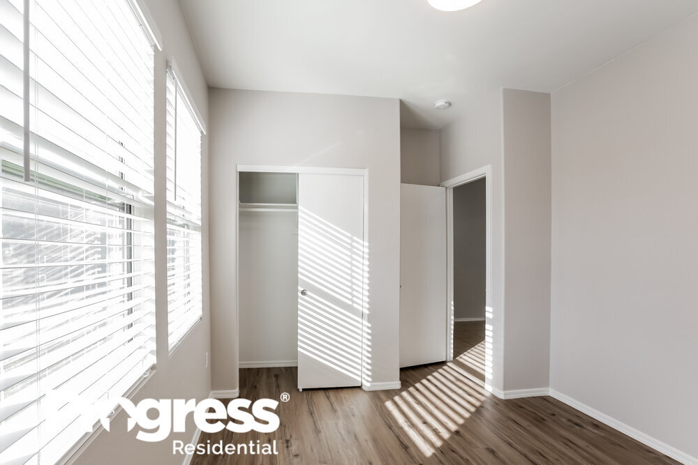 Building Photo - 4130 W Vineyard Rd