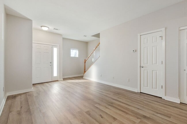 Building Photo - 309 Buffalo Dr