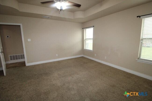 Building Photo - 1128 Pheasant Cir