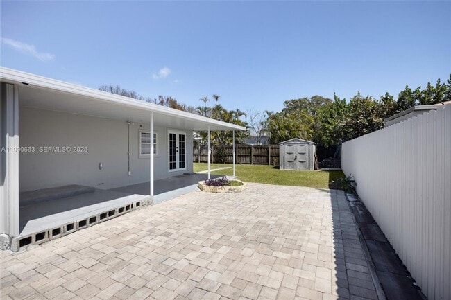 Building Photo - 3640 SW 13th St