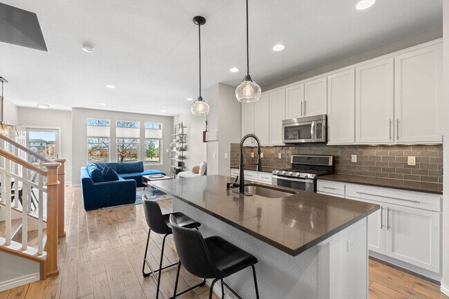 Building Photo - Modern Comfort Meets Mountain Convenience ...