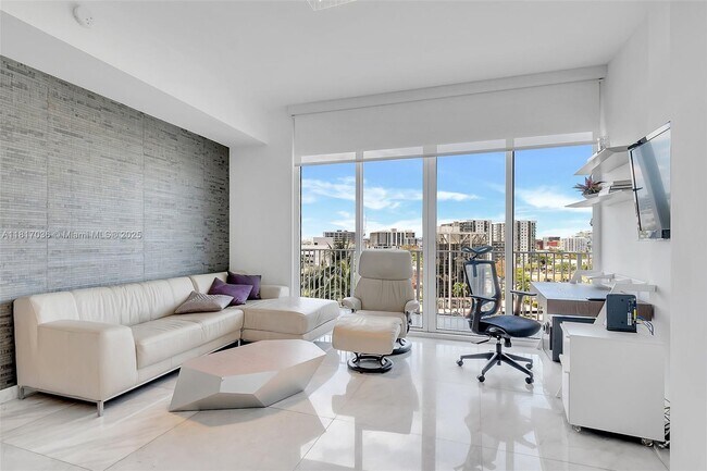 Building Photo - 2020 N Bayshore Dr