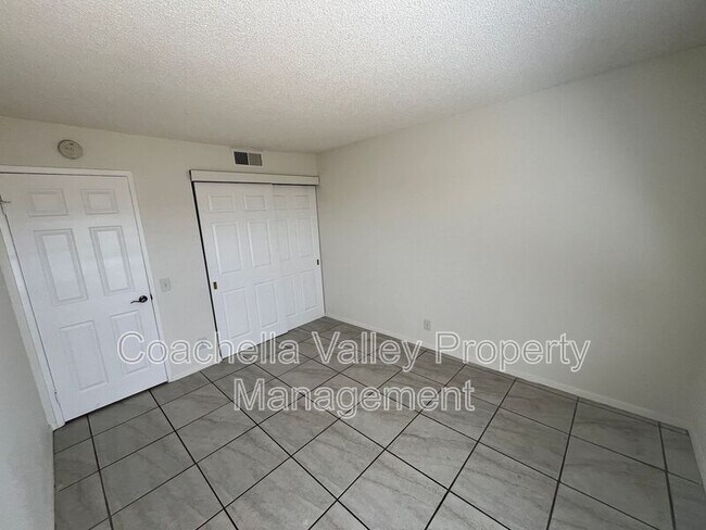 Building Photo - 433 Bradshaw E Ln