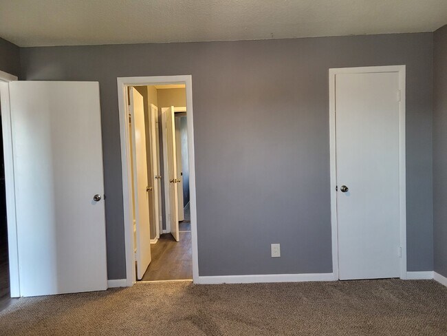 Building Photo - "Charming 2-Bedroom Haven on Glenn Street – Cozy Comfort Awaits in Decatur!"