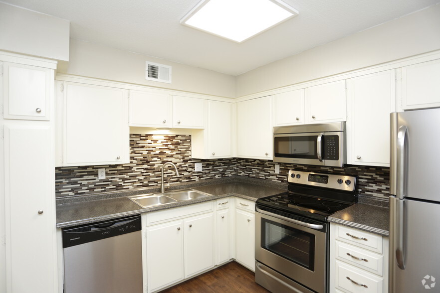 Kitchen (1 bedroom) - Kendallwood Apartments