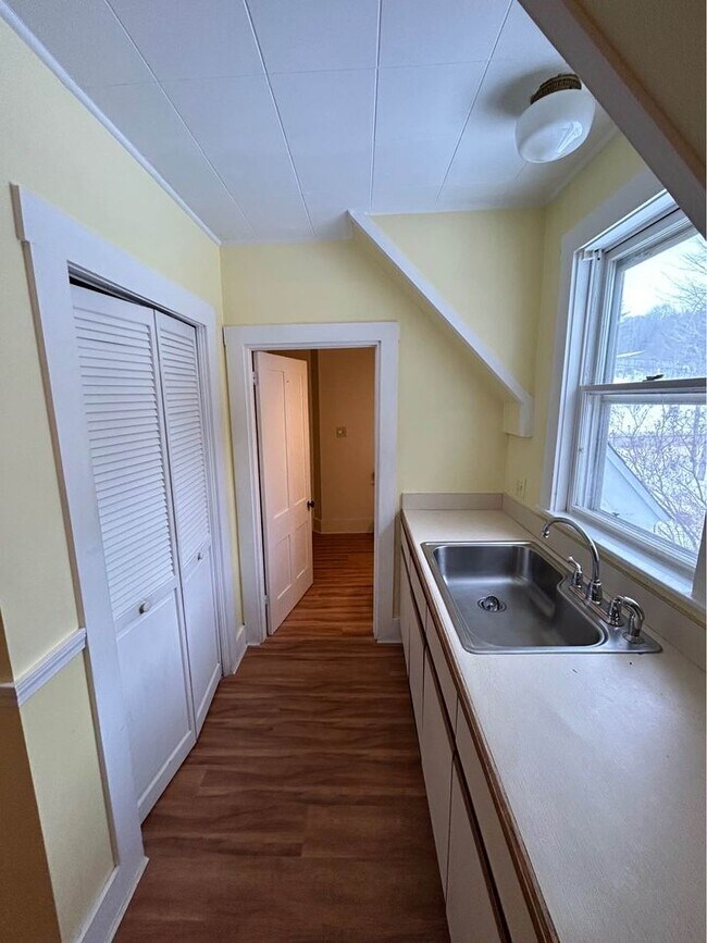 Building Photo - 323 Pine St