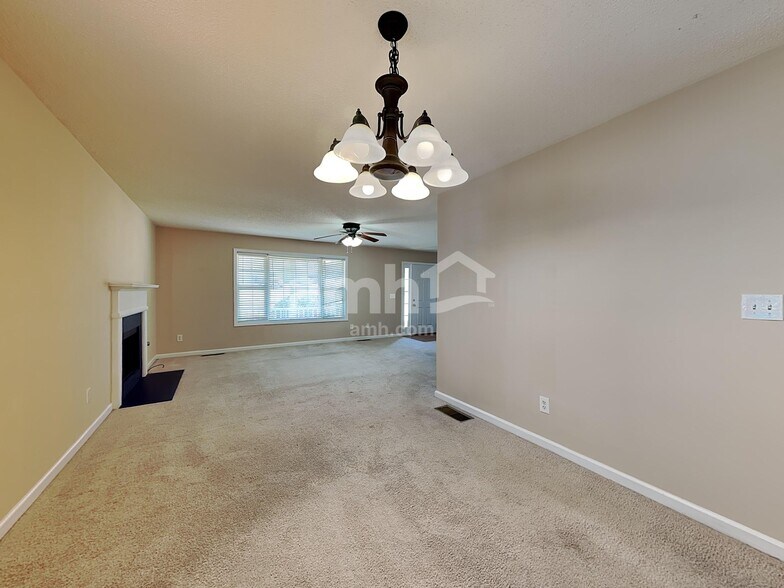 Building Photo - 76 Oak Springs Ln