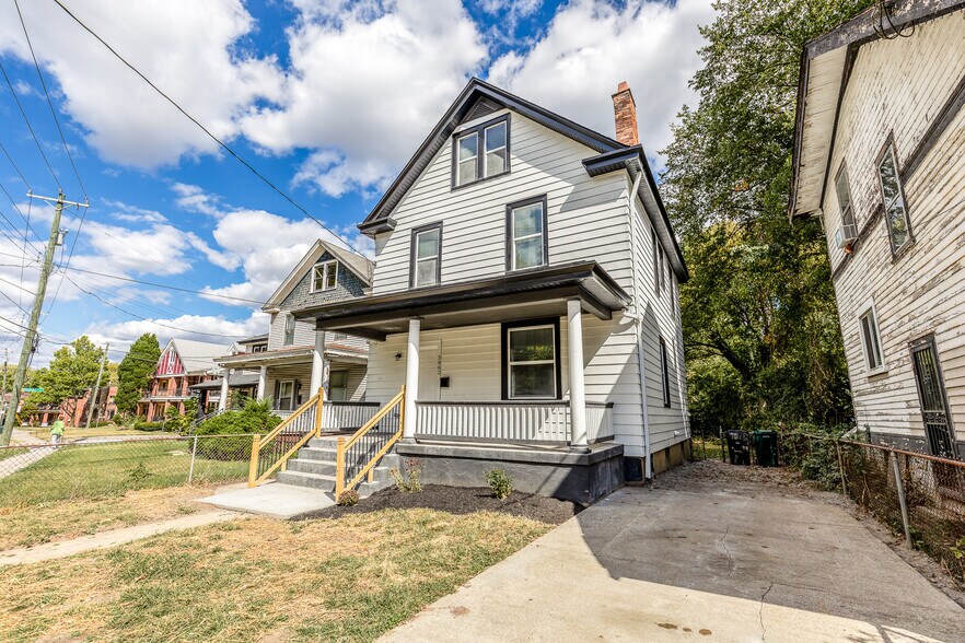 Building Photo - 3862 Vine St