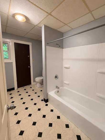 Building Photo - 506 3rd St