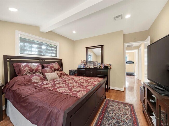 Building Photo - 5310 Nestle Ave