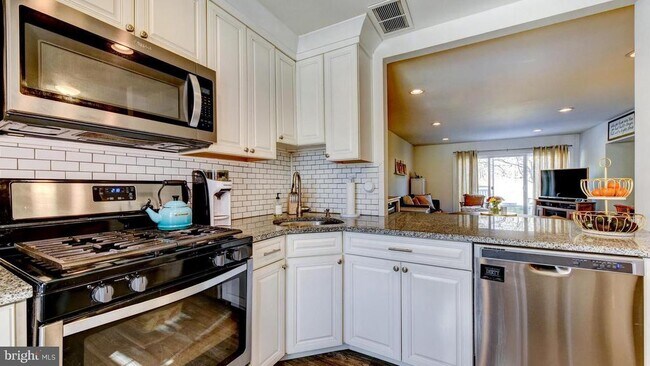 Building Photo - 72 Quince Ct