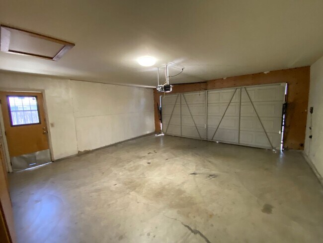 Building Photo - 1348 E Ferguson Ct