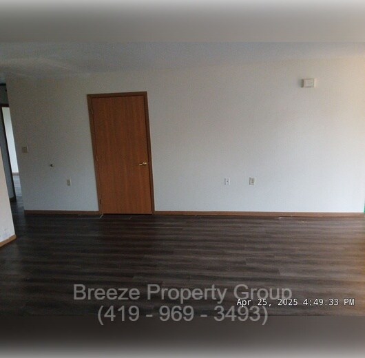 Building Photo - 1863 N Erie St