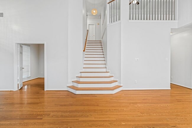 Building Photo - 4034 Harwood Dr