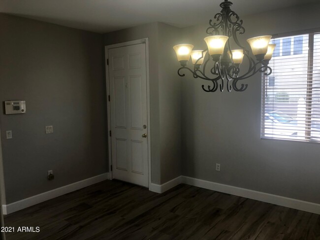 Building Photo - 320 W Mountain Sage Dr