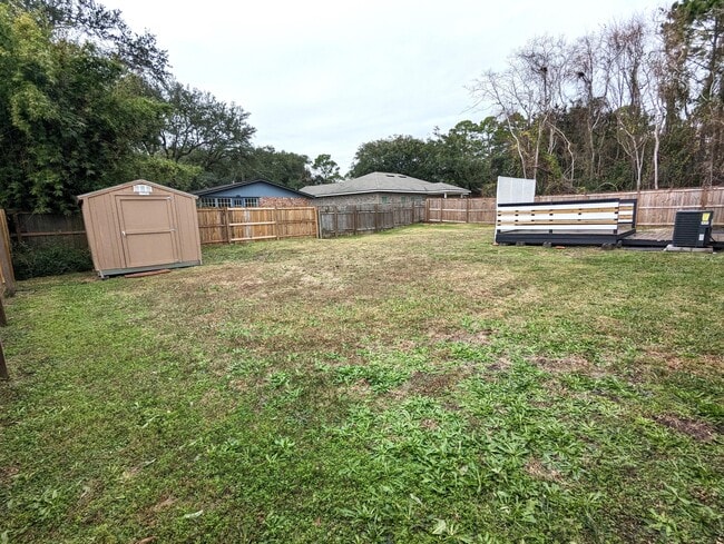 Building Photo - 1010 Pinetree Rd