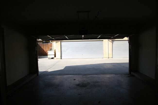 Building Photo - 8600 White Rock Dr