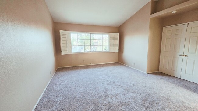 Building Photo - Charming Tustin Haven Available in October!