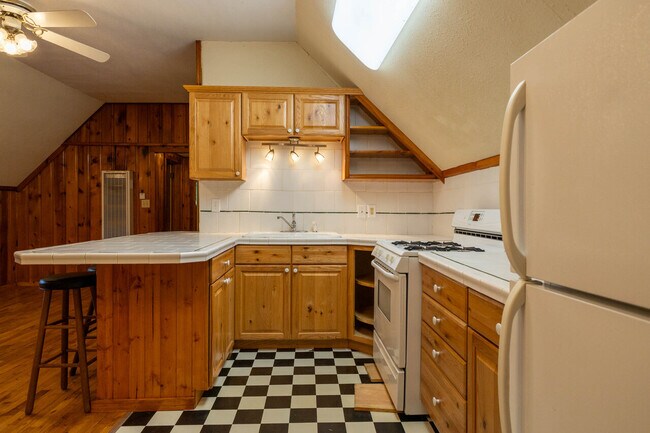 Building Photo - Mill St