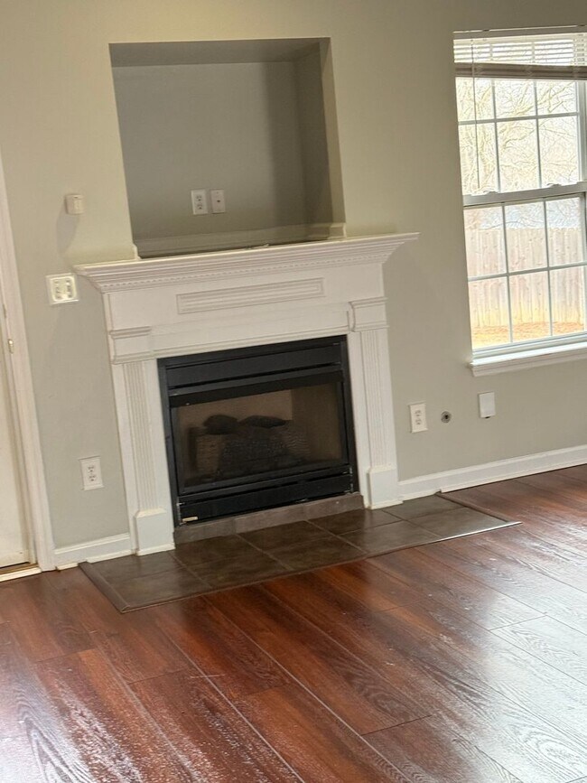 Building Photo - 1500 Cedar Hill Trail