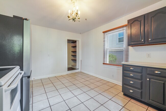 Building Photo - 3000 Meade Ave