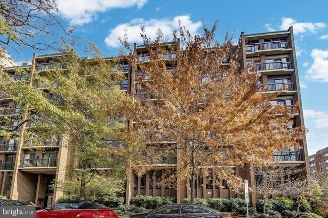 Building Photo - 1001 26th St NW