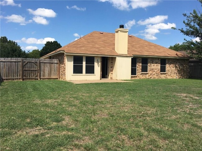 Building Photo - 617 Parkview Dr