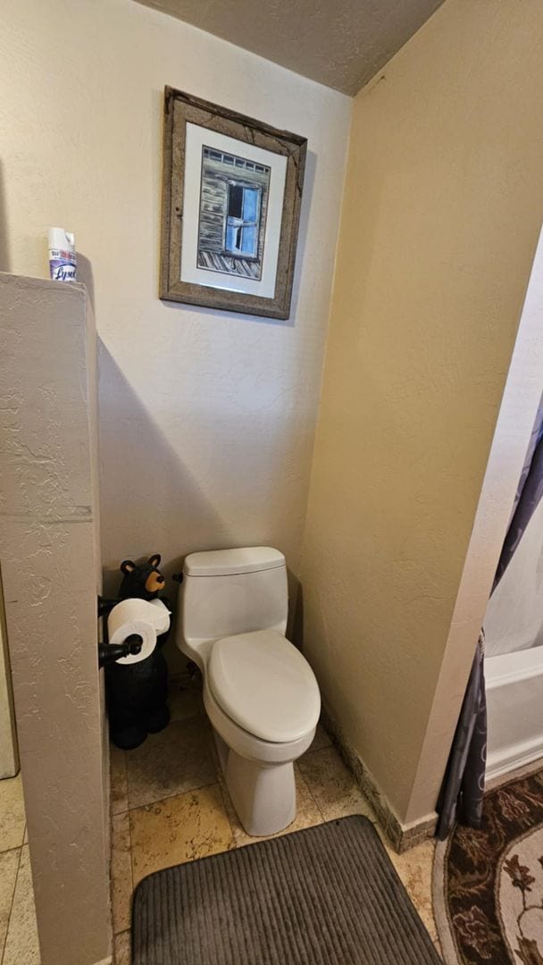 Building Photo - Losleben- House with large yard fully furnished Available Nov 1st - May 31st