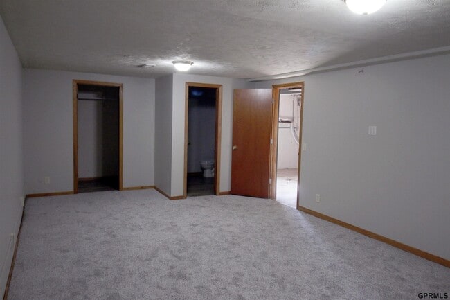 Building Photo - 7220 Blue Ridge Dr