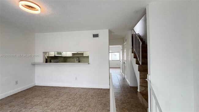 Building Photo - 984 W 40th St