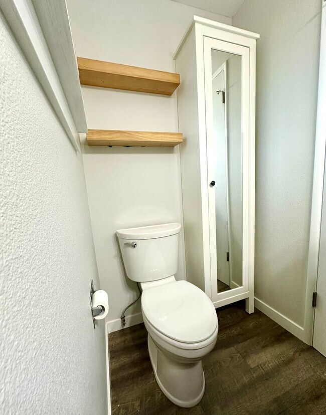 Building Photo - 1139 SW Indian Ave