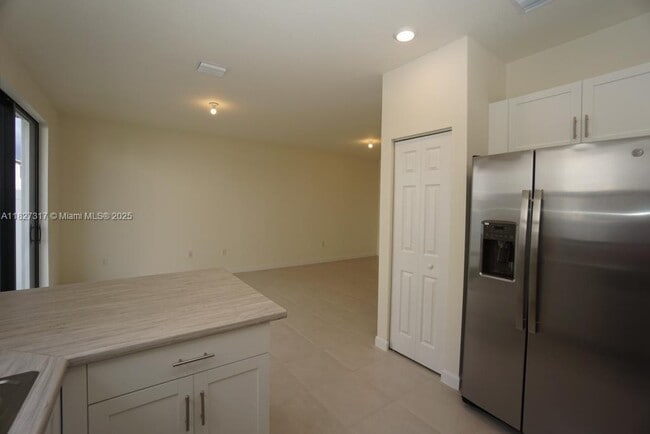 Building Photo - 10911 W 33rd Ln