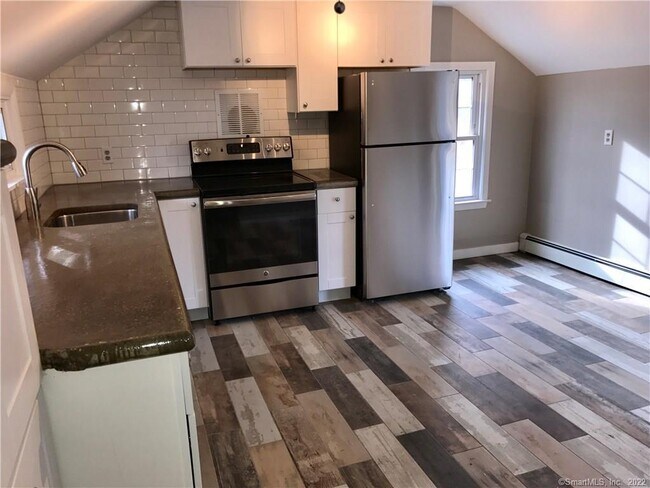 Building Photo - 642 Mixville Rd